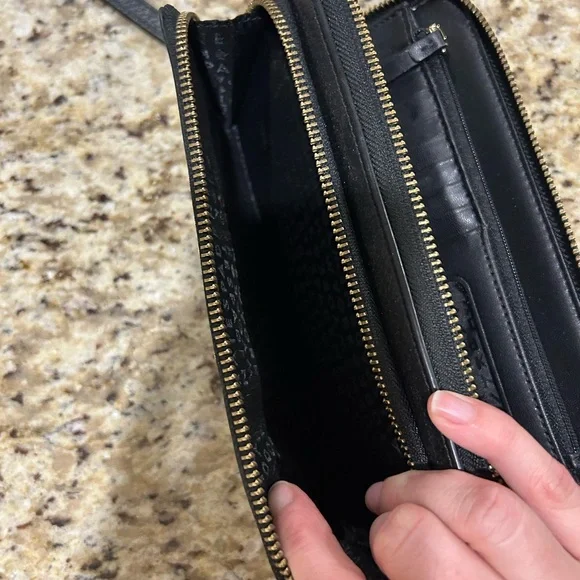 KATE SPADE NEW YORK
Jeanne Large Carryall Wristlet - Picture 5 of 5